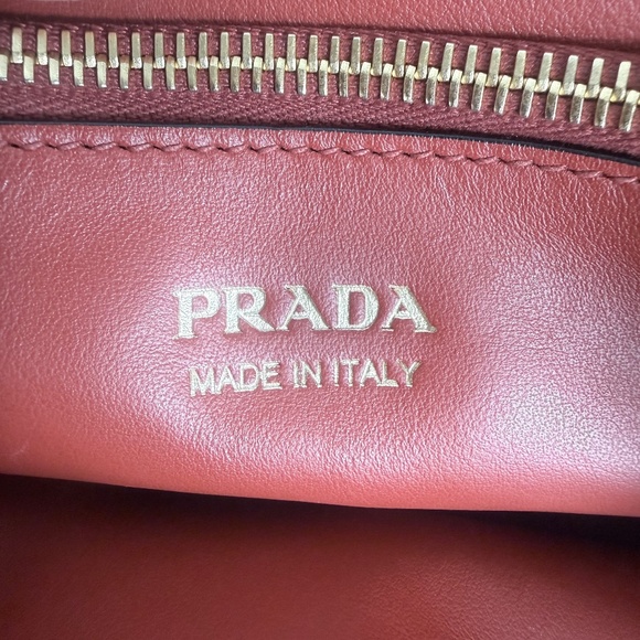 Prada Monochrome Fuoco Saffiano Cuir Tote - Picture 12 of 16